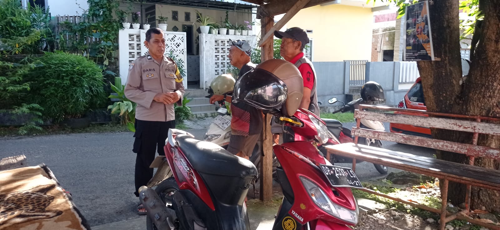 Bhabinkamtibmas Kelurahan Lemoe Aiptu Daris Ajak Warga Aktifkan Pos Kamling